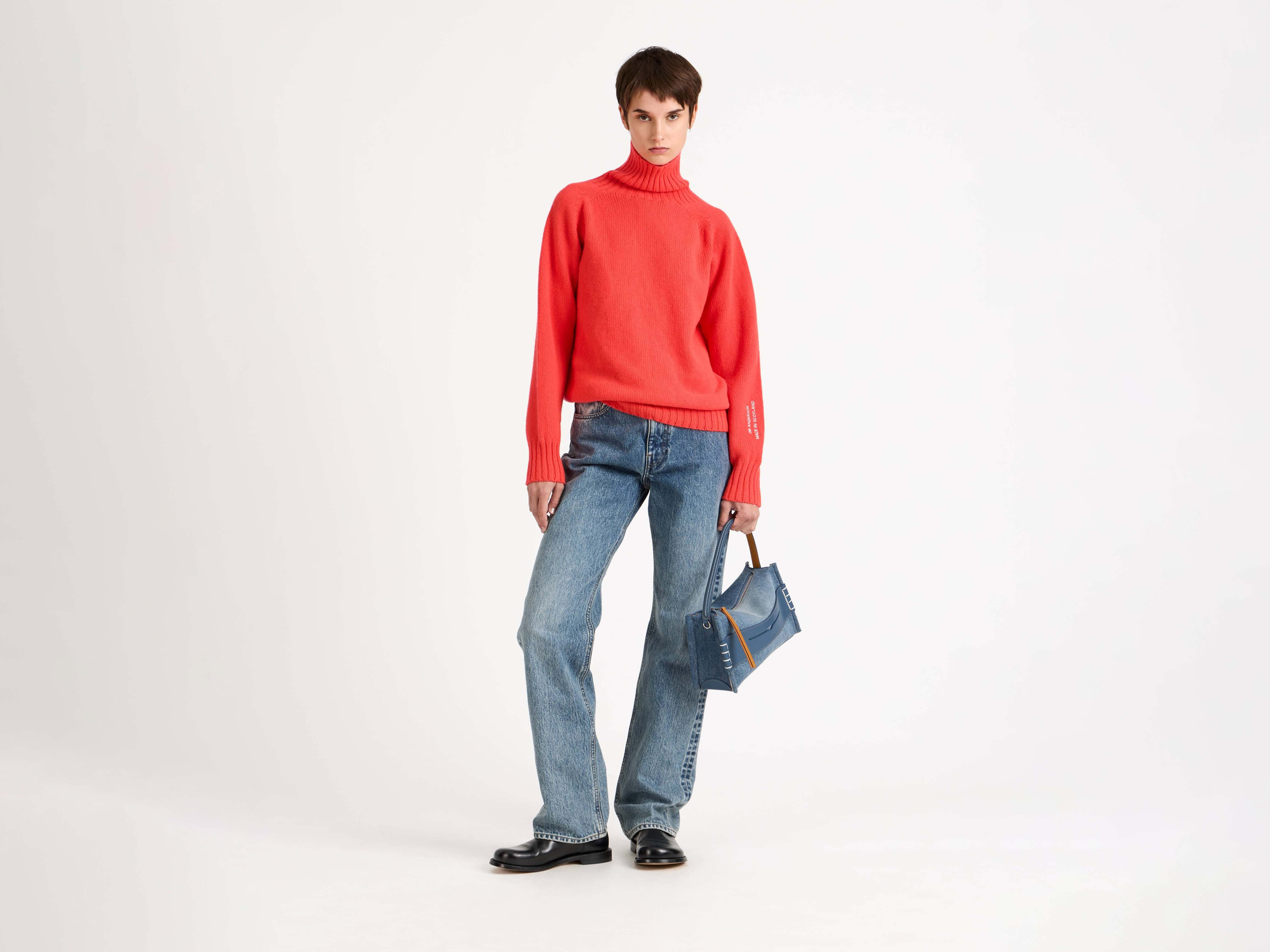 TURTLENECK JUMPER IN NEON ORANGE - 2