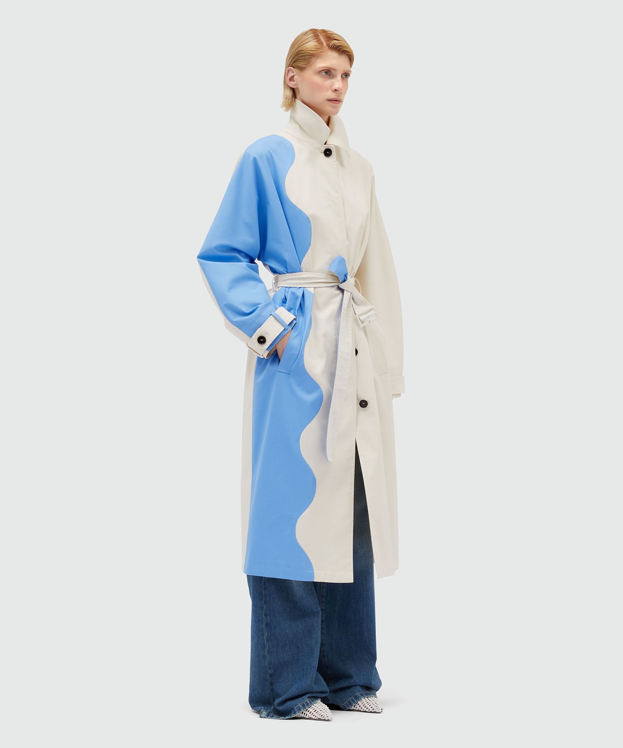 Gabardine trench coat with "Waves" motif - 4