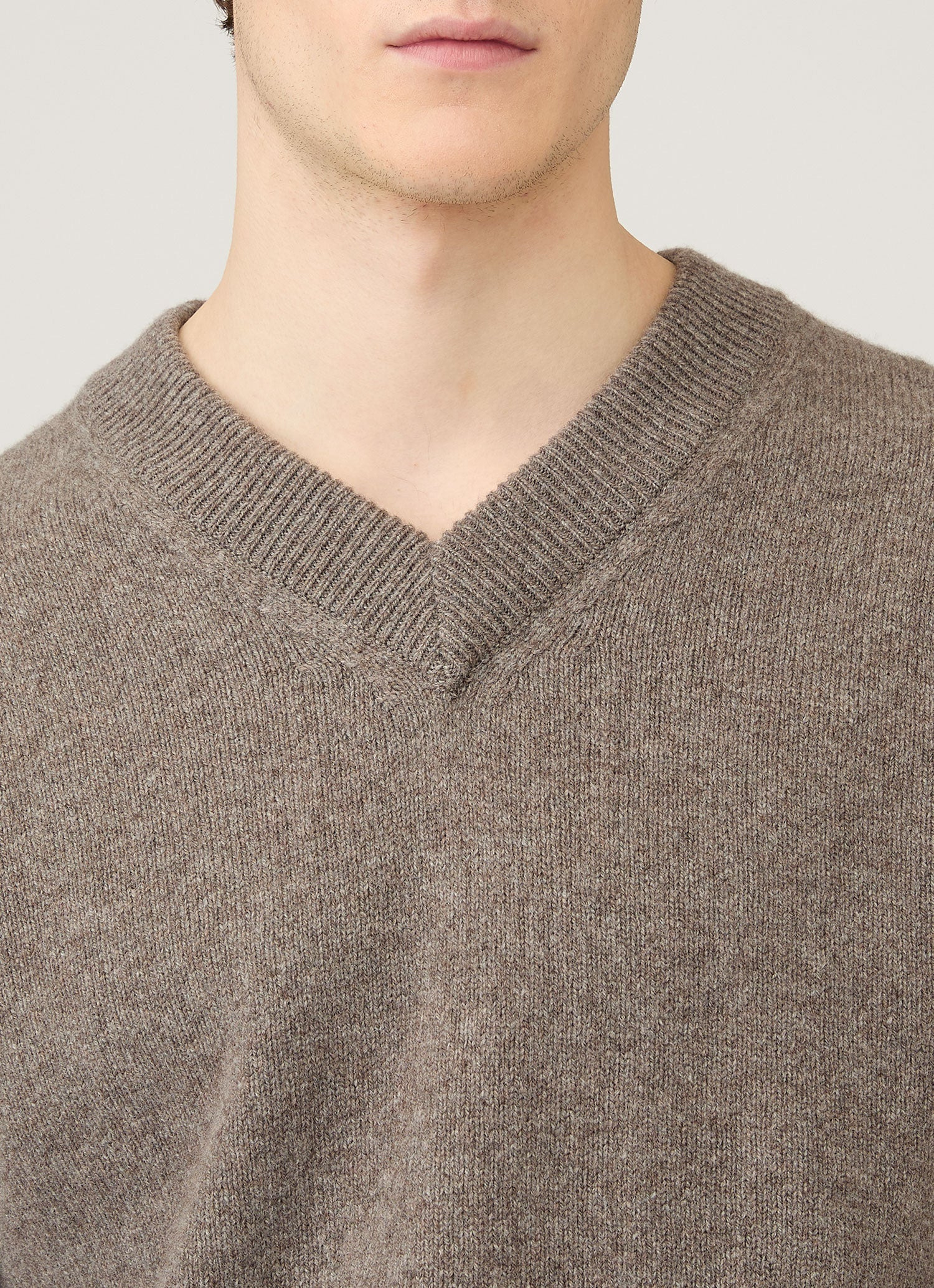 Lambswool V‑neck Jumper - 6