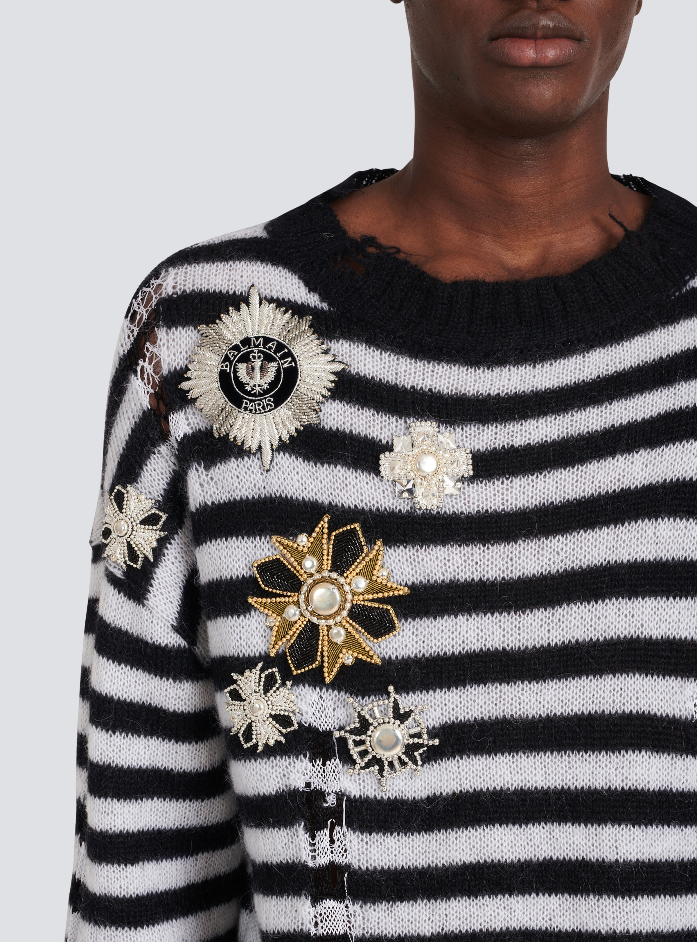 Ripped knit nautical sweater with brooches - 9