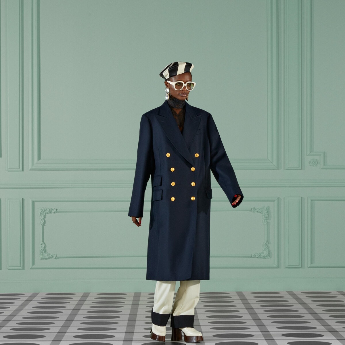 Cashmere coat with label detail - 5