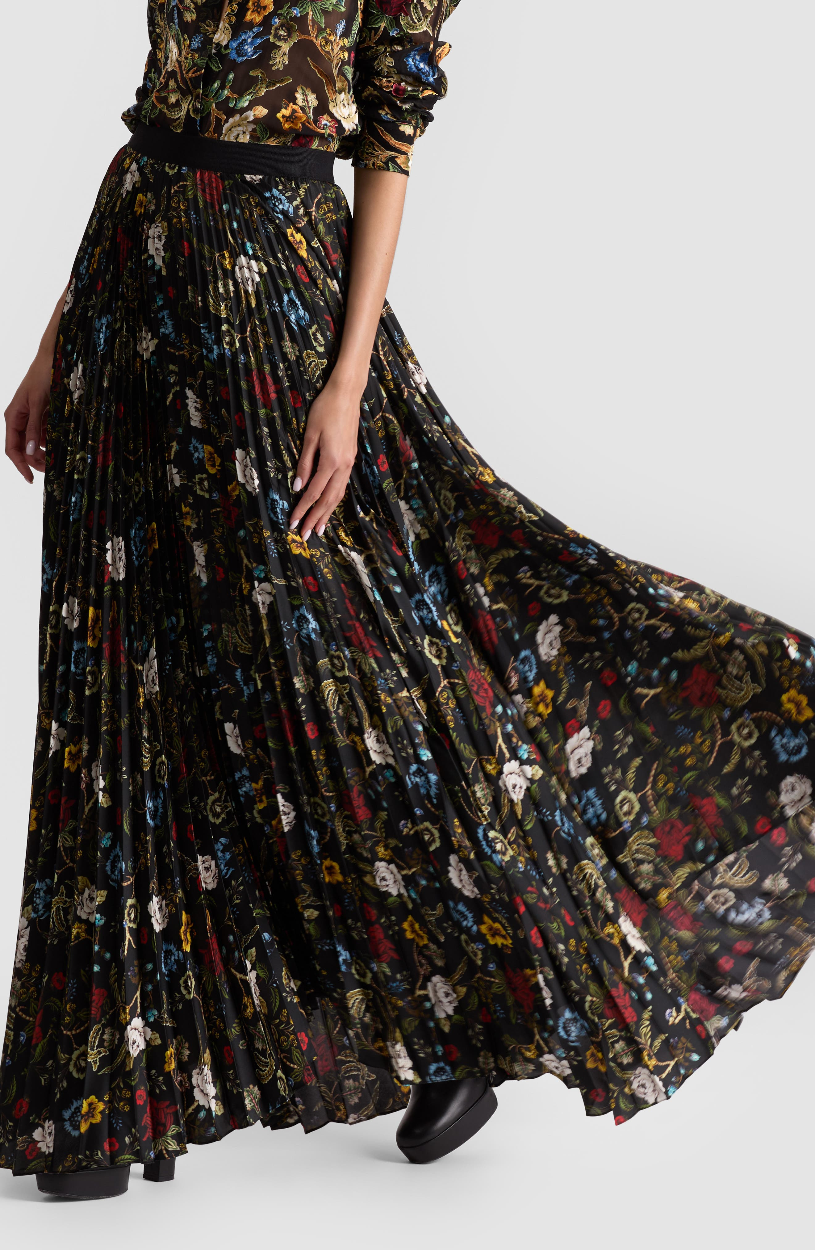 Alice + Olivia Katz Pleated Maxi Skirt in Tapestry Trails/Black at Nordstrom - 3