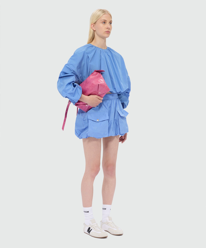 Light blue cropped taffeta blouse with balloon silhouette 4