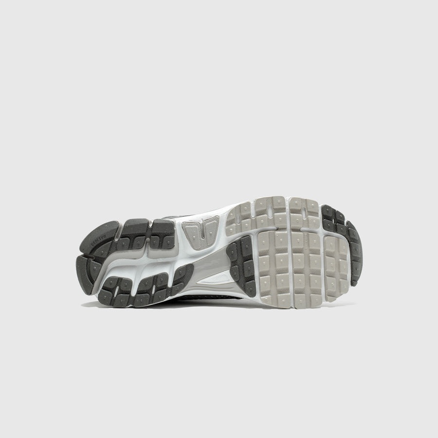 NIKE ZOOM VOMERO 5 PRM "LIGHT IRON ORE" - 6