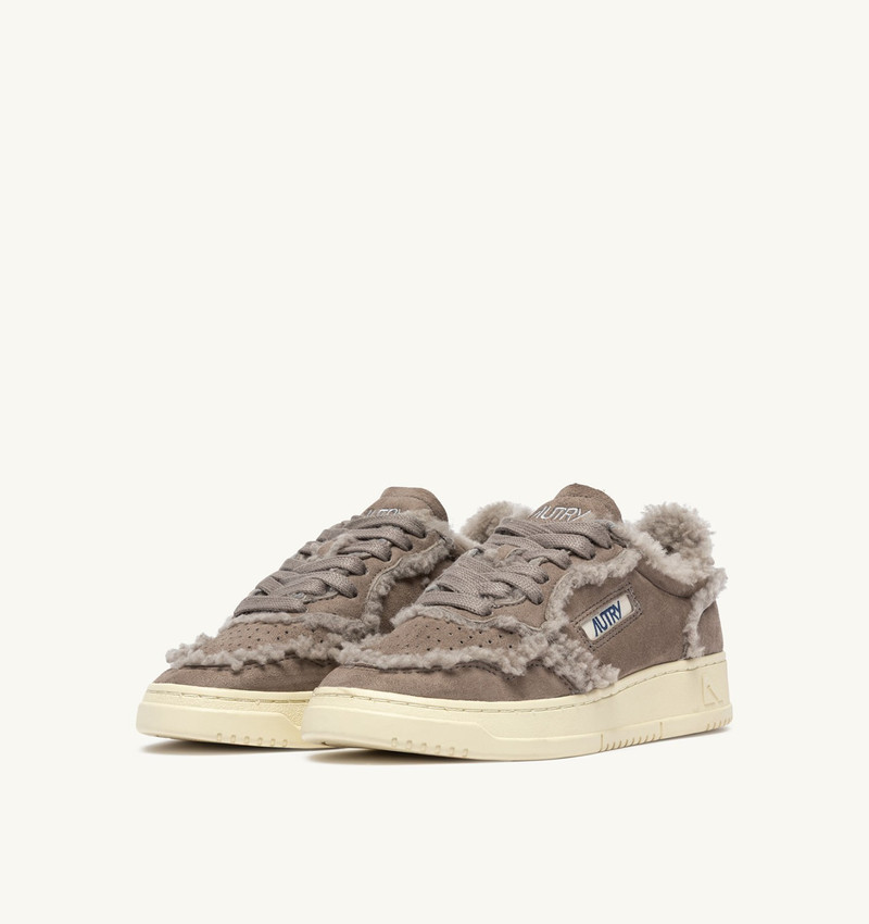 AUTRY MEDALIST MUTTON SNEAKERS IN TAUPE SUEDE AND SHEARLING outlook
