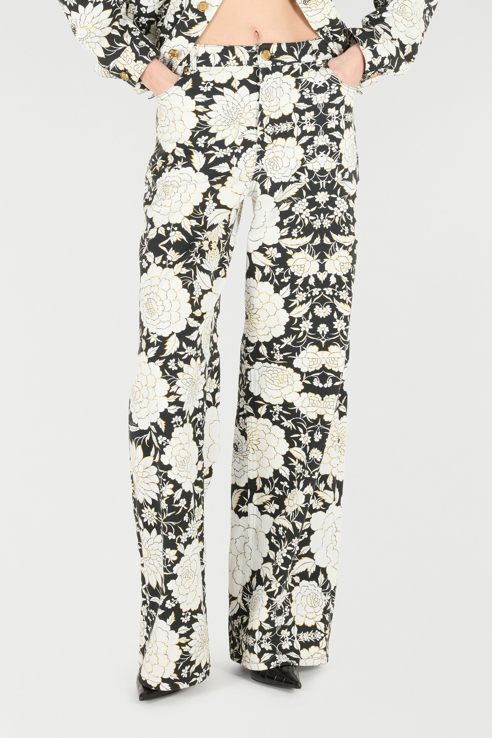 Pants With All-Over Floral Print - 3