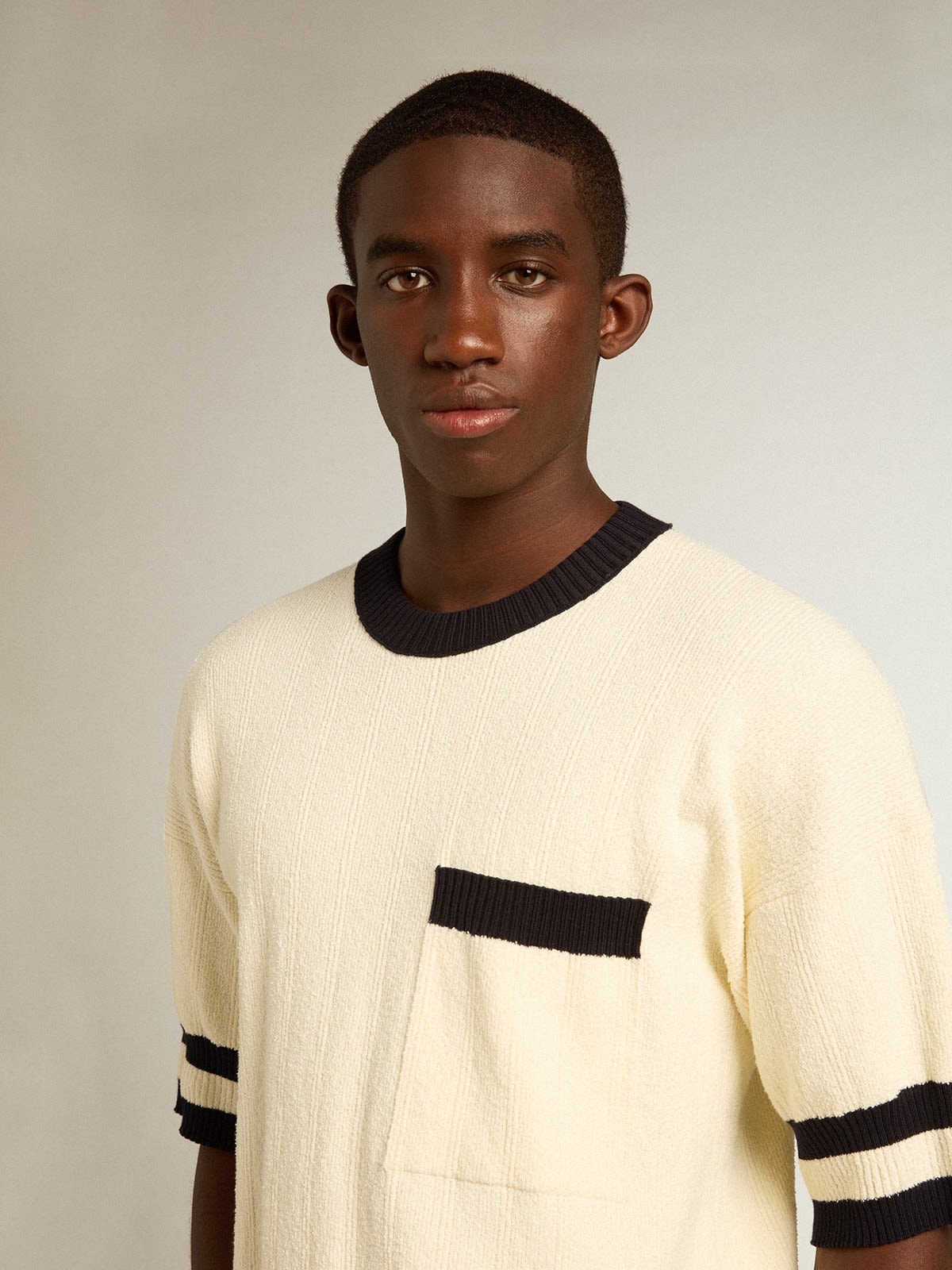 Men's short-sleeved sweater in vintage white with blue rib knit - 2