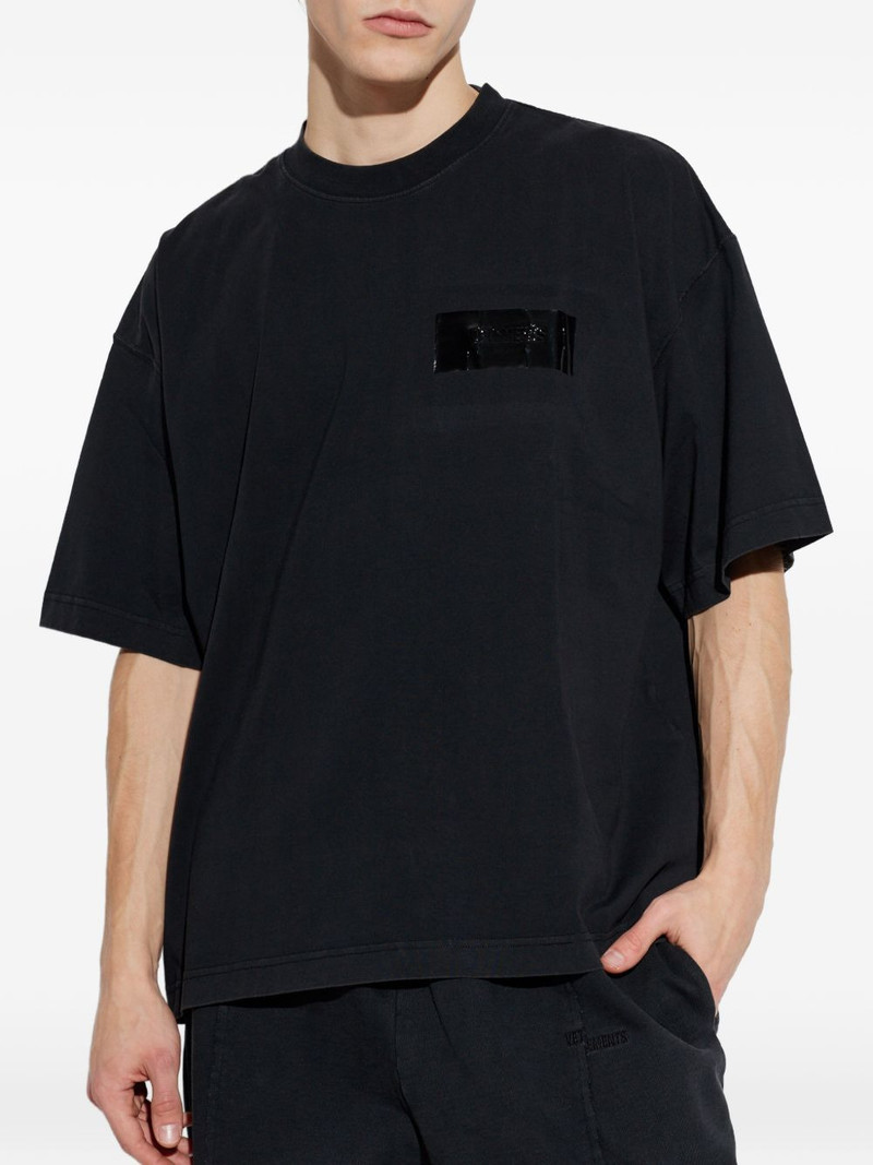 black print T-shirt 3