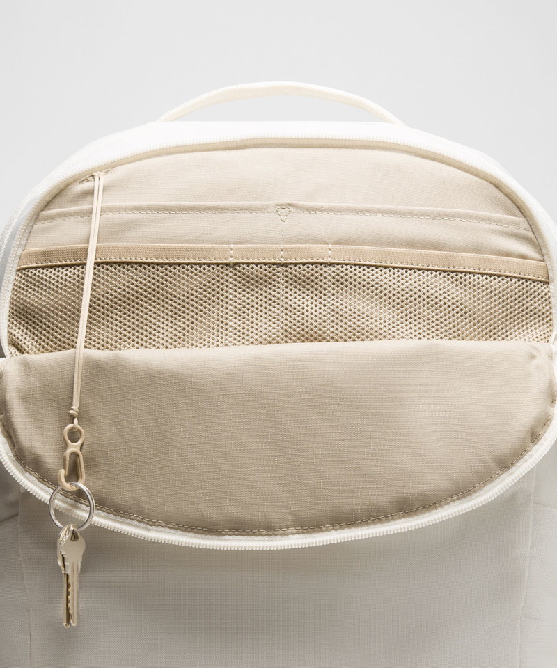 Triple-Zip Backpack 28L *Tech Canvas 7