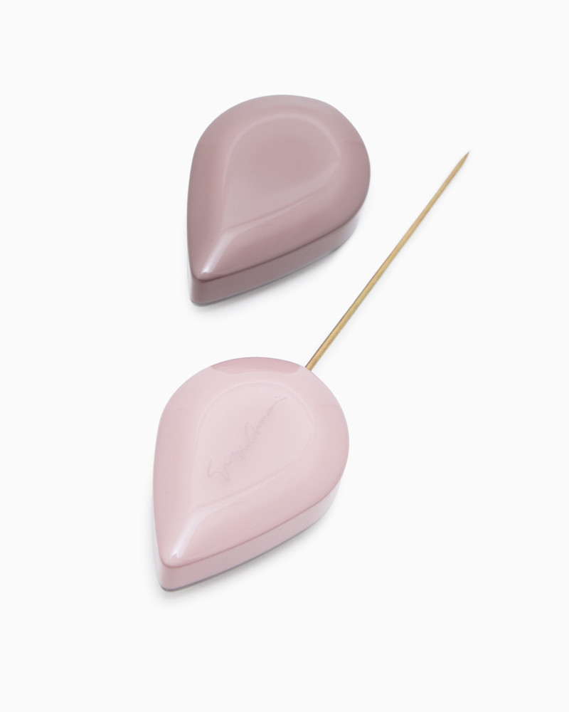 GIORGIO ARMANI BROOCH outlook