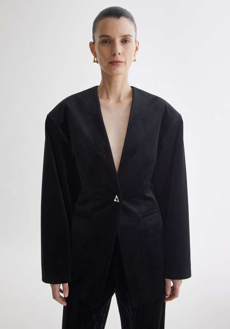 AERON SOMERSET
Collarless waisted velvet blazer outlook