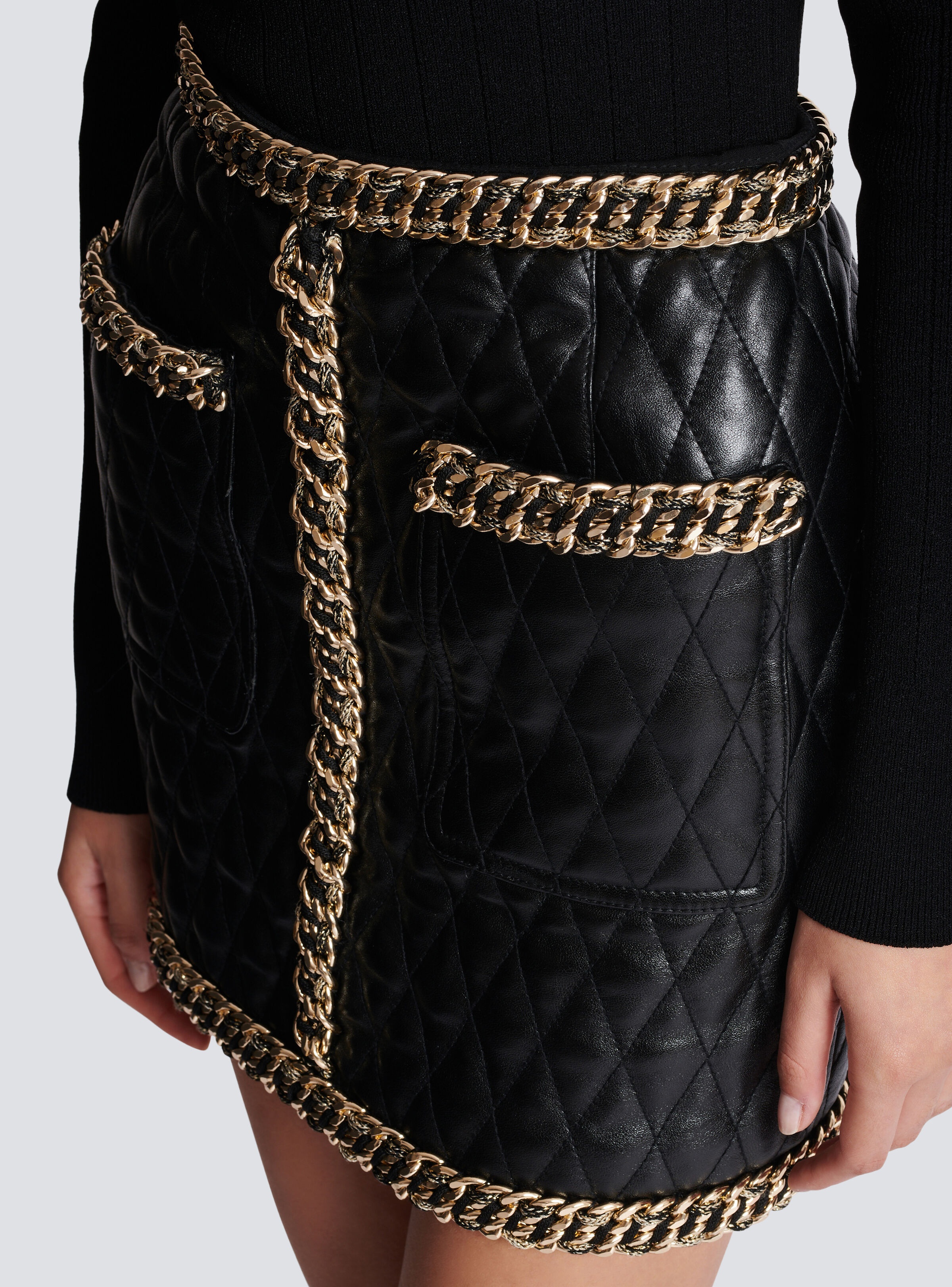 Quilted leather skirt with chains - 7