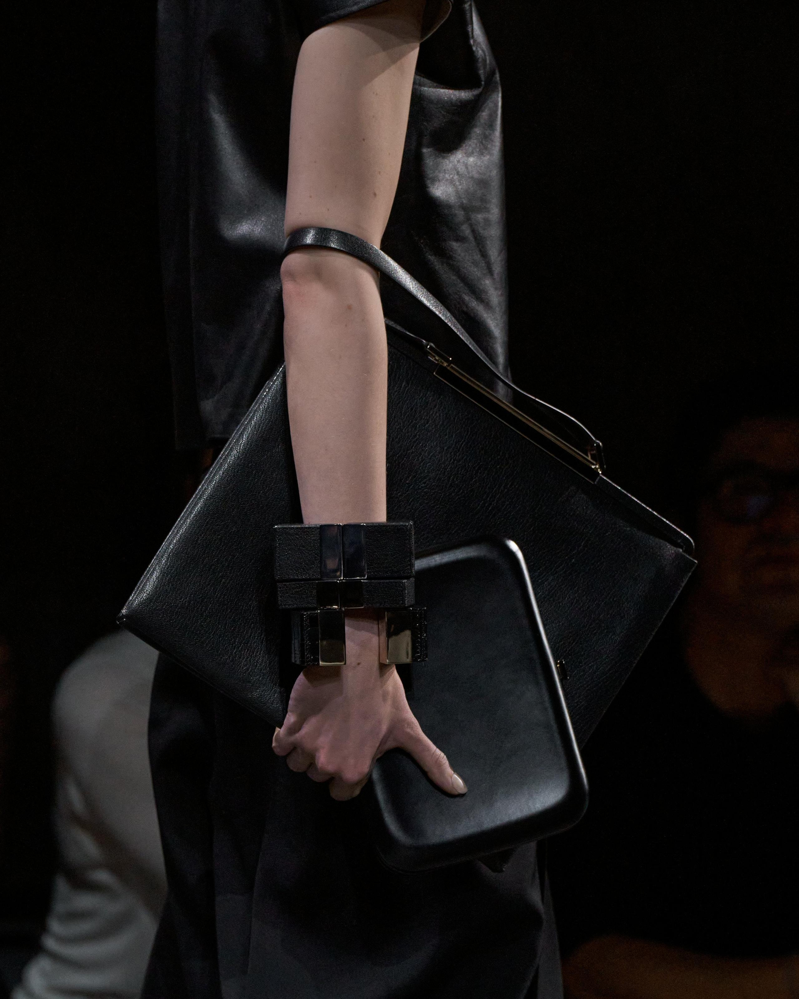 SUPPLE GRAIN LEATHER PATRICK SHOULDER BAG - 7