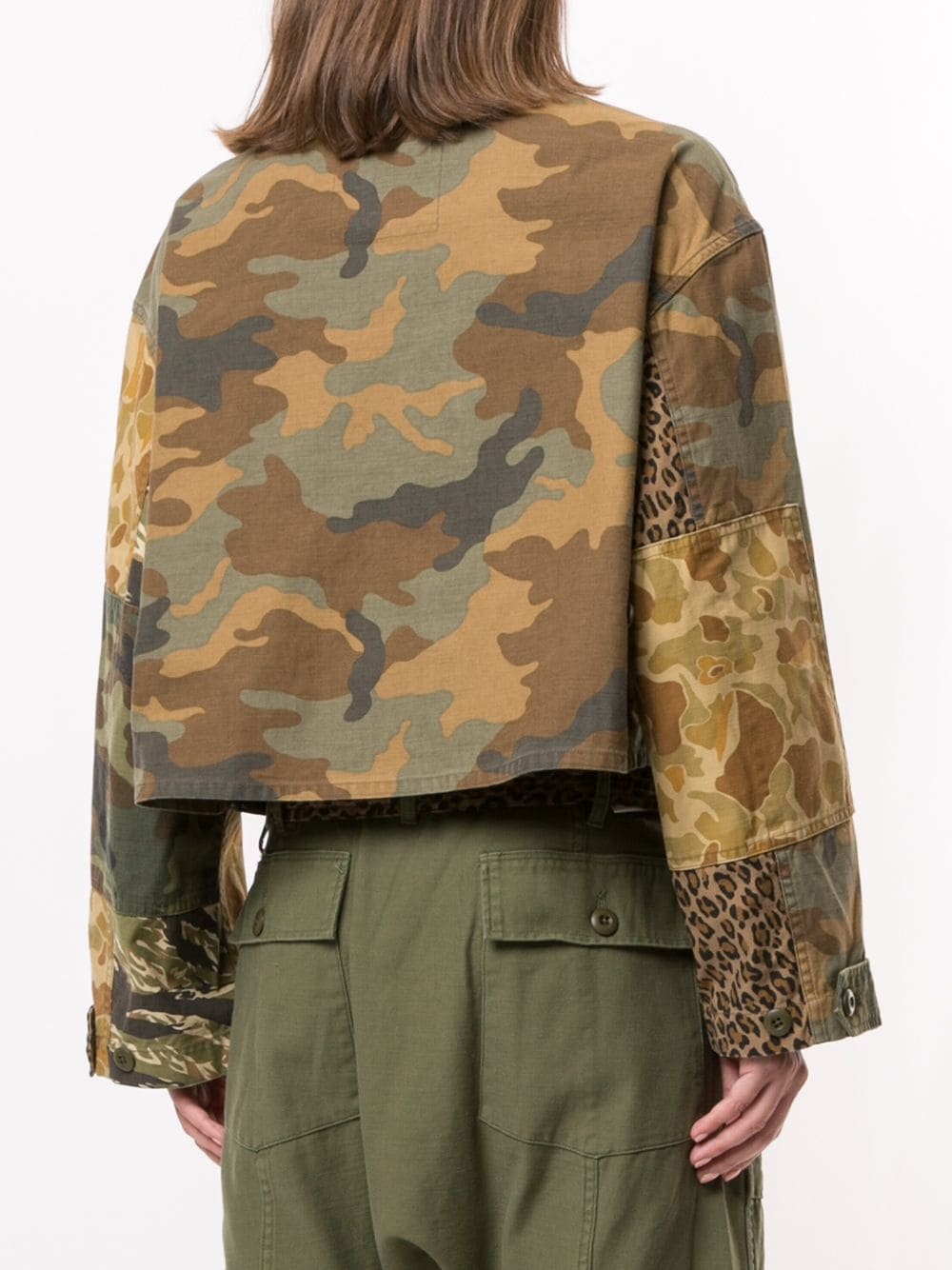 contrast camouflage print cropped jacket - 4