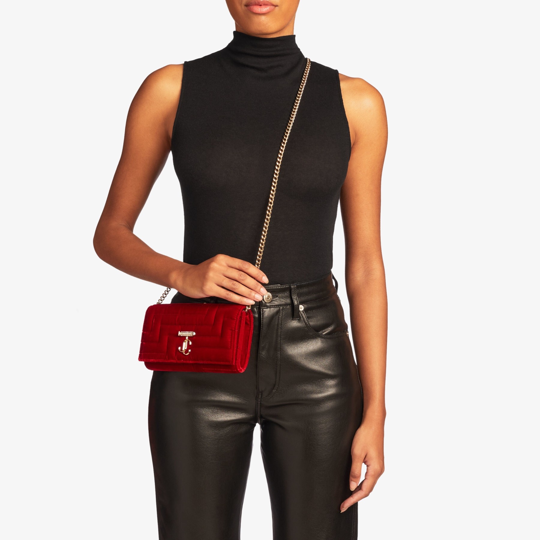 Varenne Wallet/chain
Red Quilted Velvet Wallet with Crystal Bar - 2
