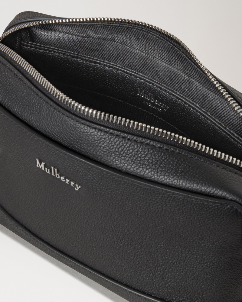 Mulberry Small Farringdon Messenger
Black Small Pebble Grain outlook