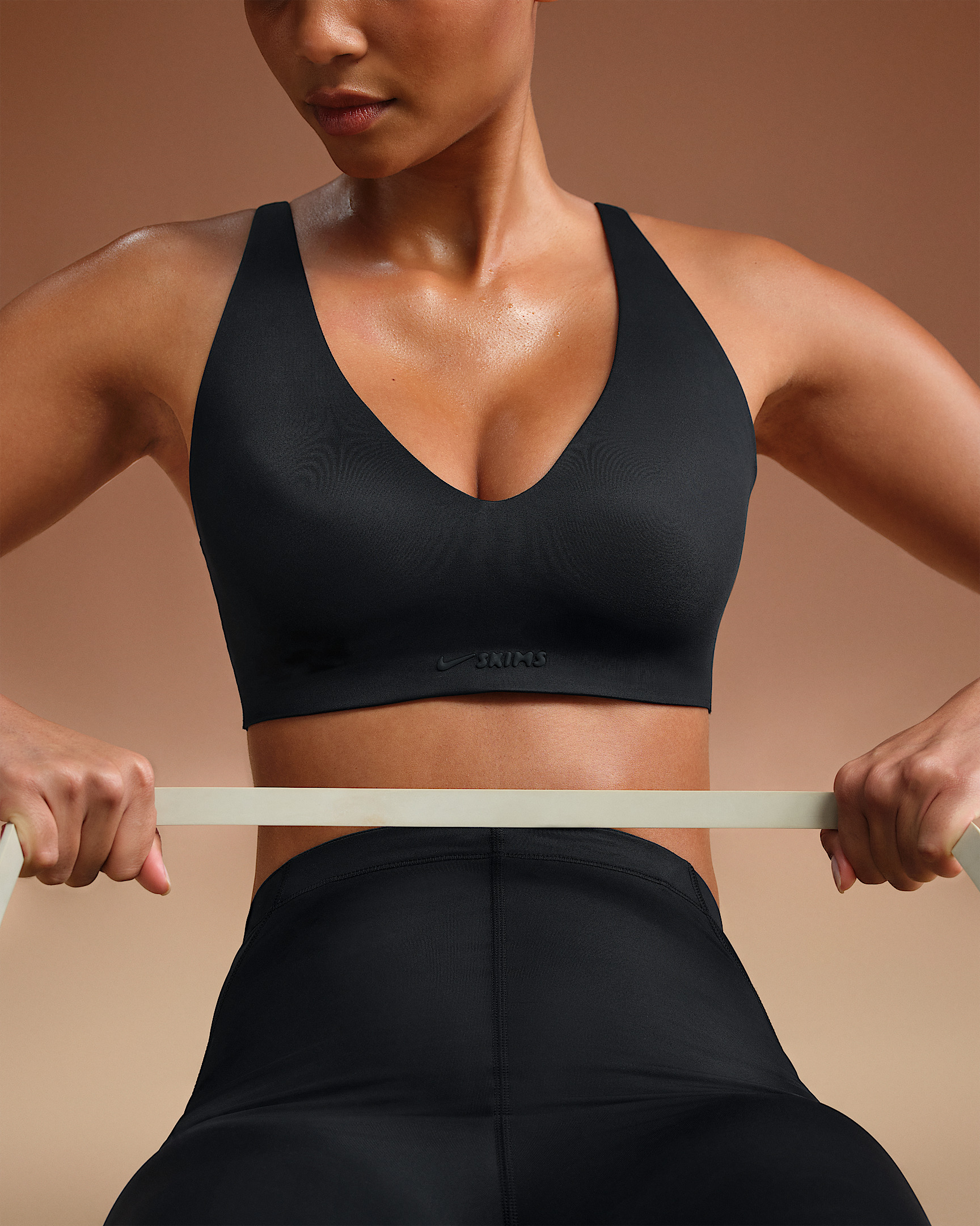 NikeSKIMS Shine Women's V-Neck Bra - 3