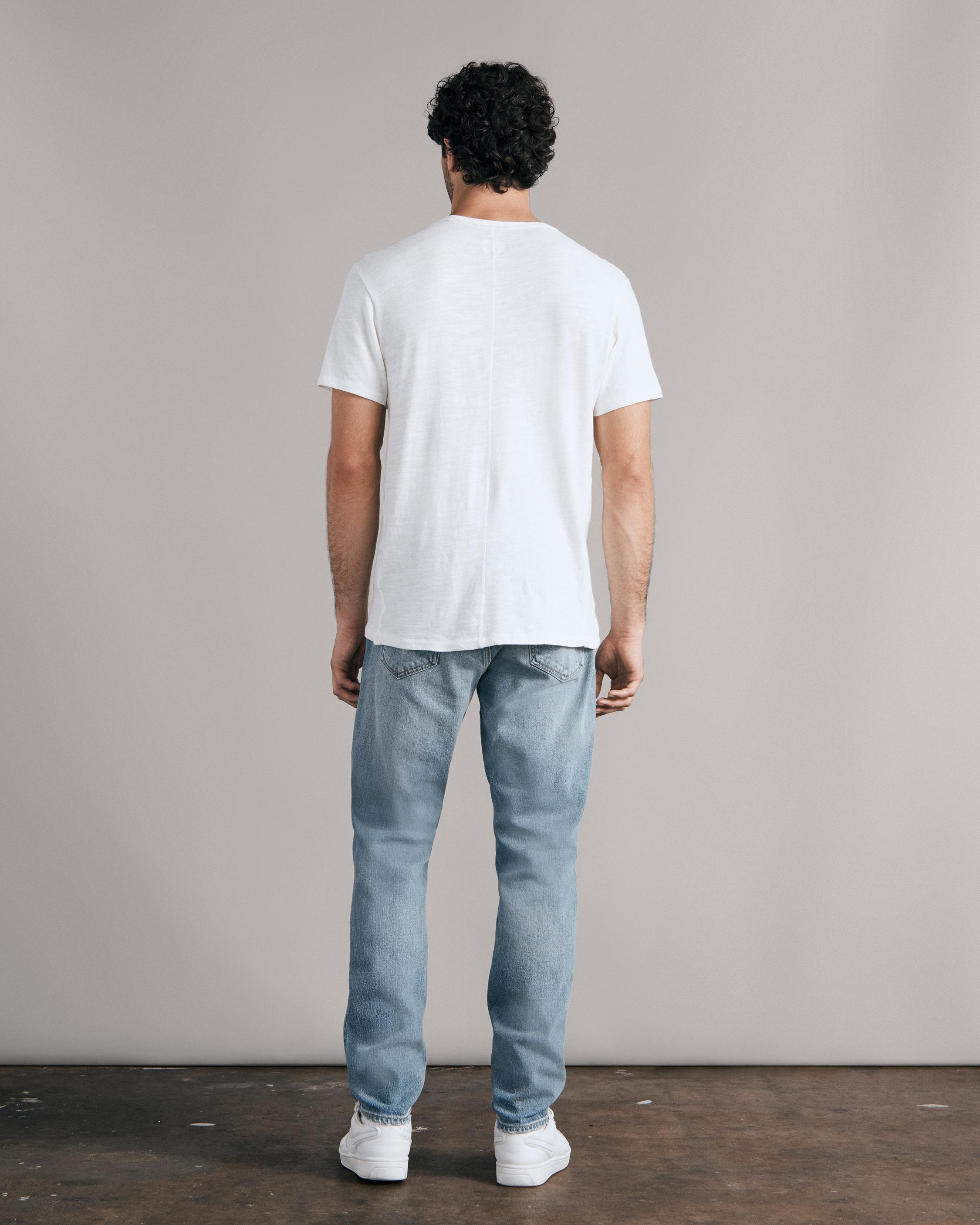 Fit 3 - Kenny
Athletic Fit Mid Indigo Authentic Stretch Jean - 4