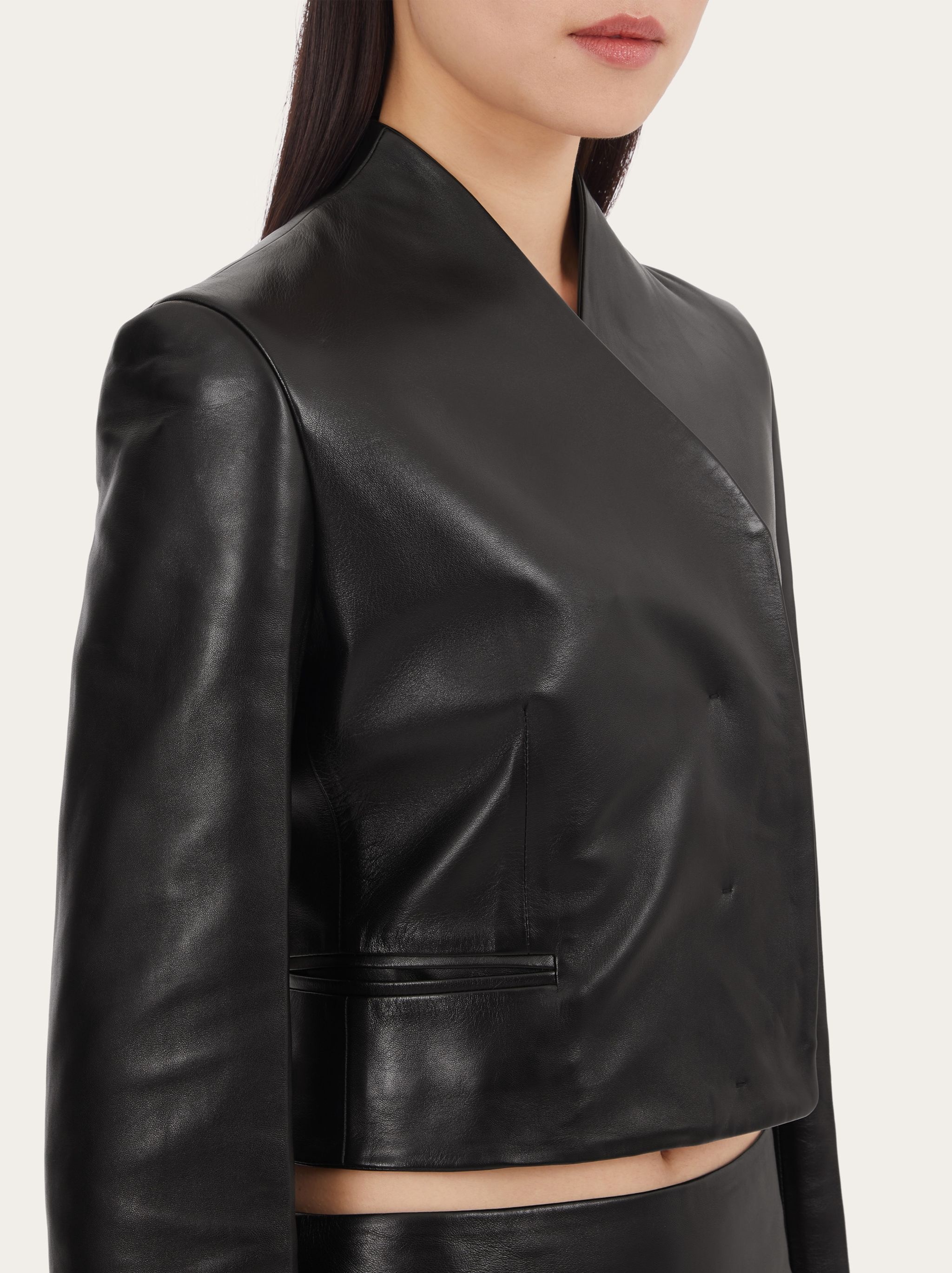 Short leather jacket - 4