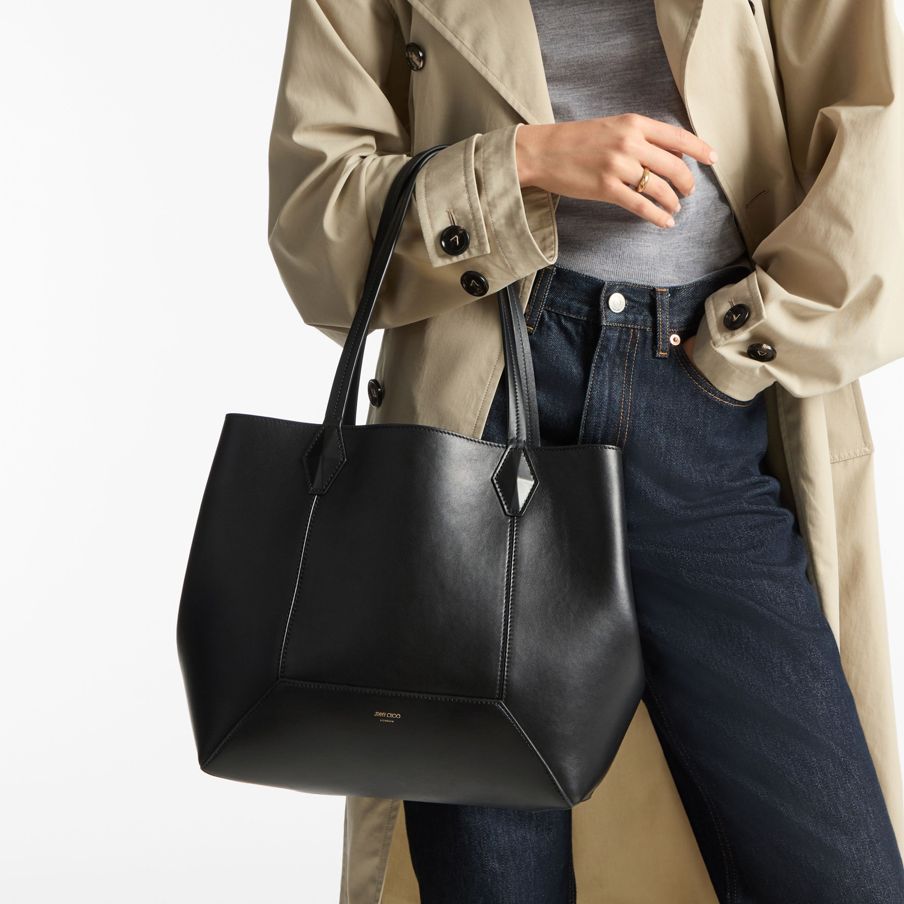Diamond Tote M
Black Calf Leather Tote Bag - 2