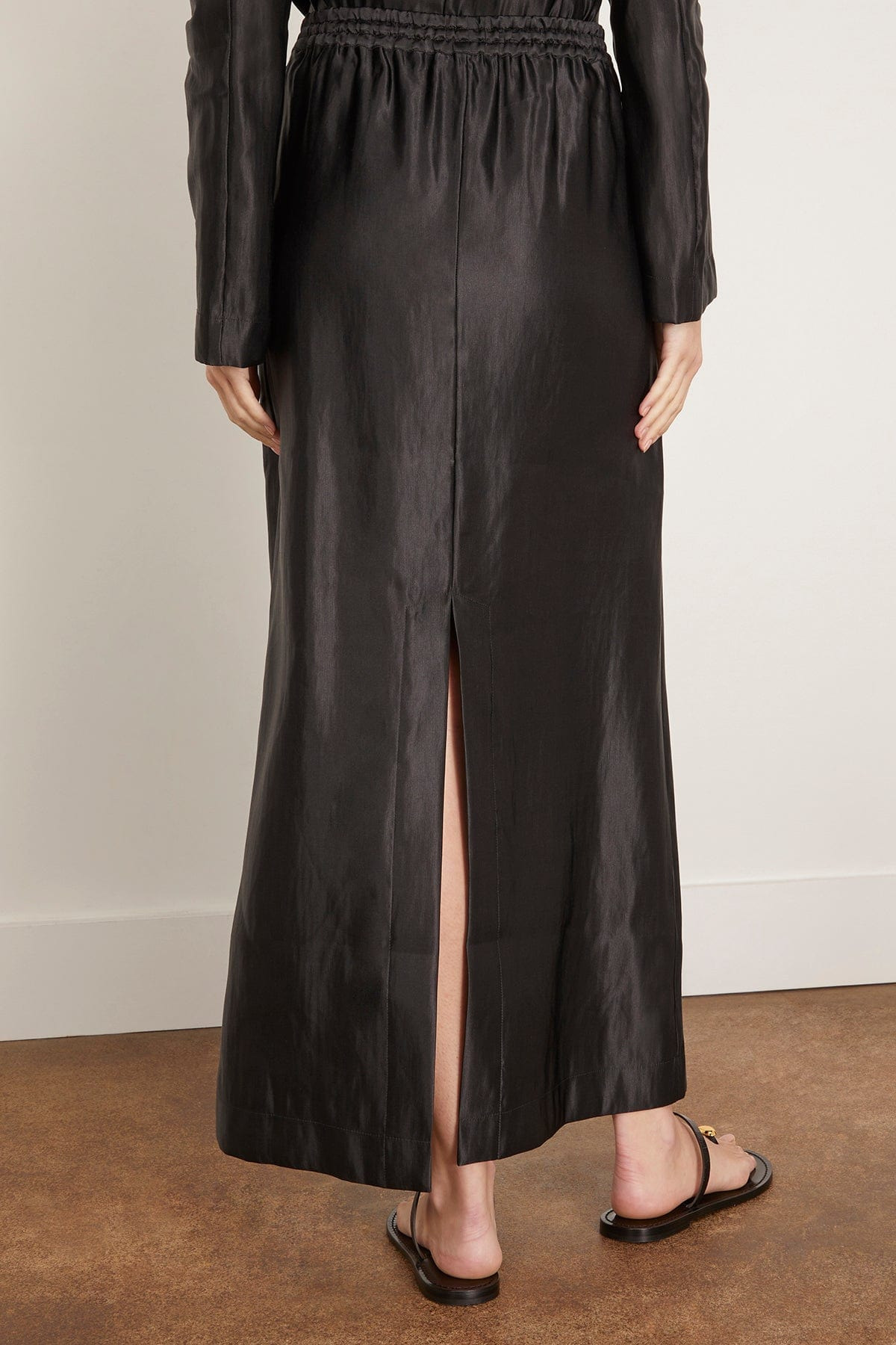 Elastic Waistband Long Skirt in Black - 5