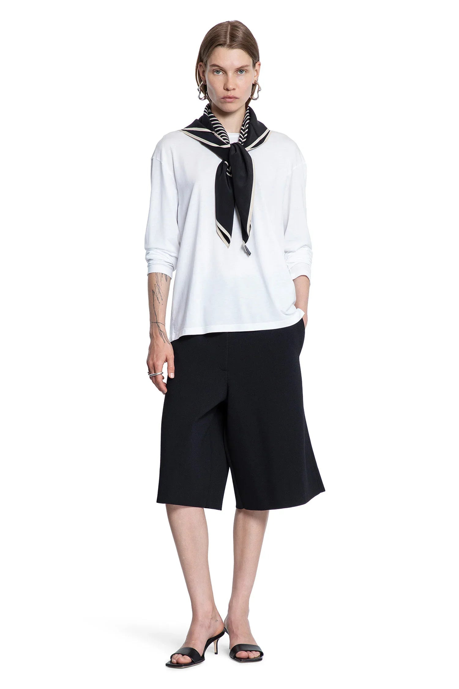 Classic-Long-Sleeve-Tee - 4