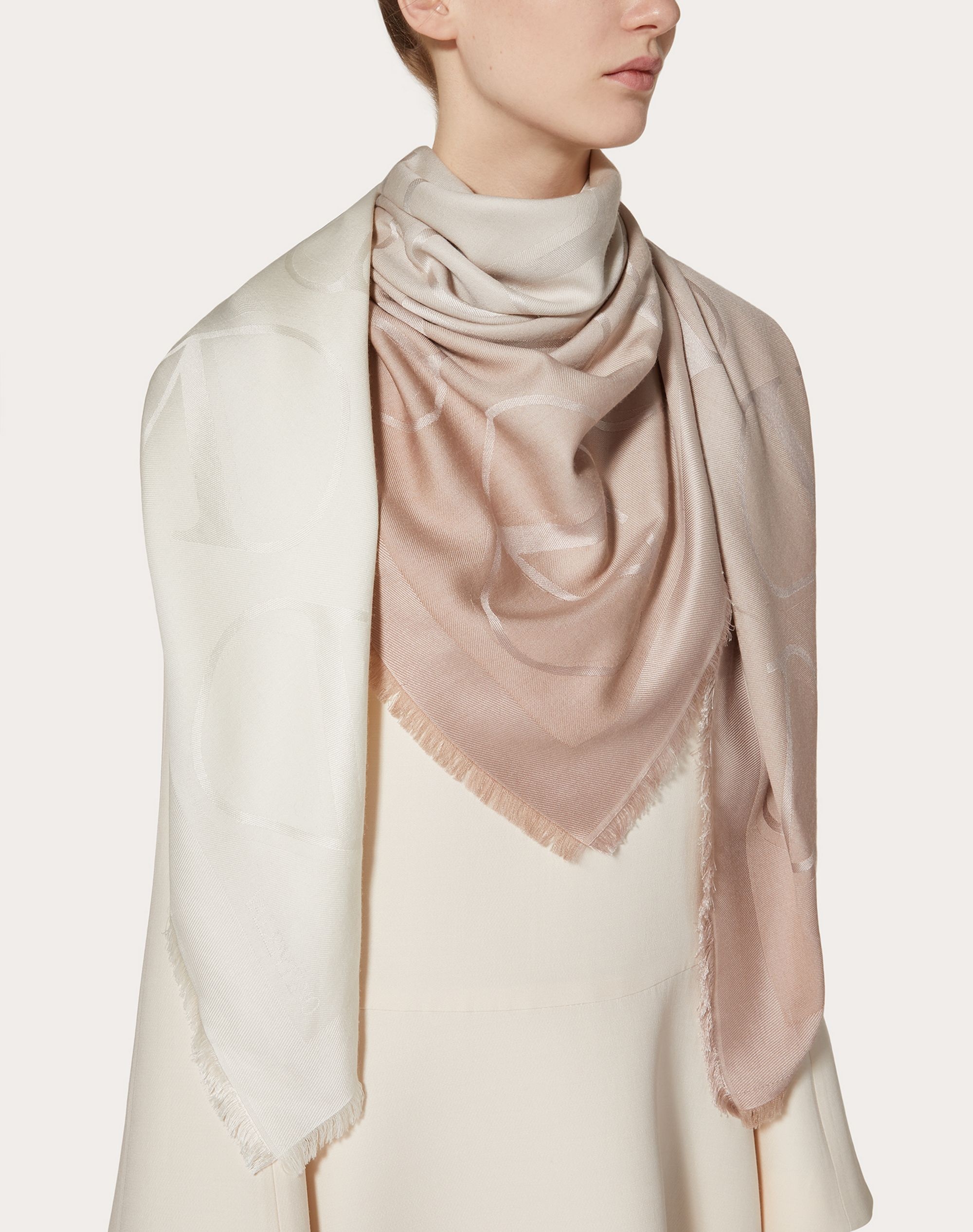 VLogo Signature shawl 140x140 cm / 55.1x55.1 in. - 4