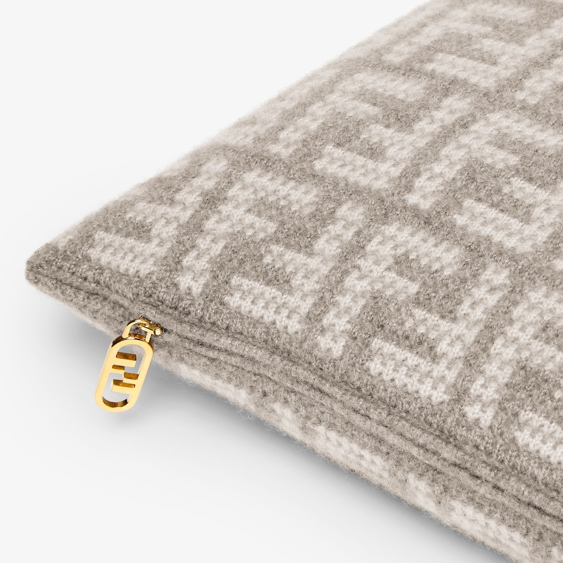 Two-tone soft cashmere square cushion with FF motif in natural tones of dove gray and white. Intent  - 3