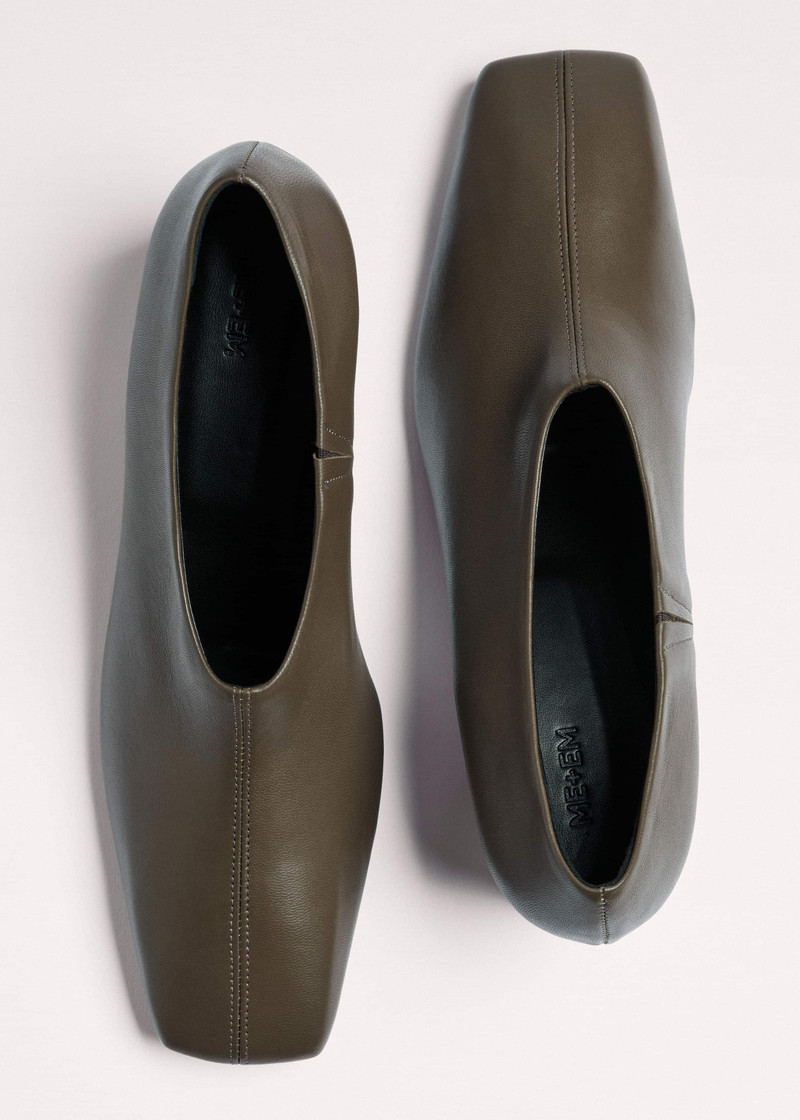 ME+EM High Front Block Heel outlook
