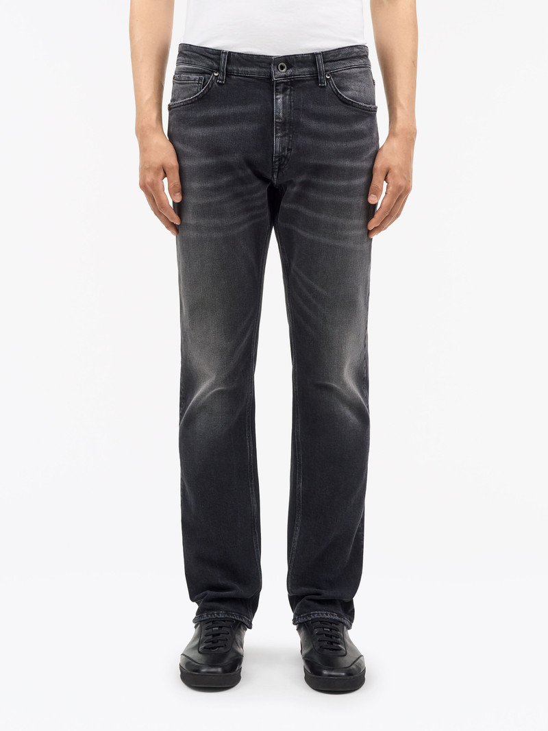 Des Slim-Straight Jeans 4