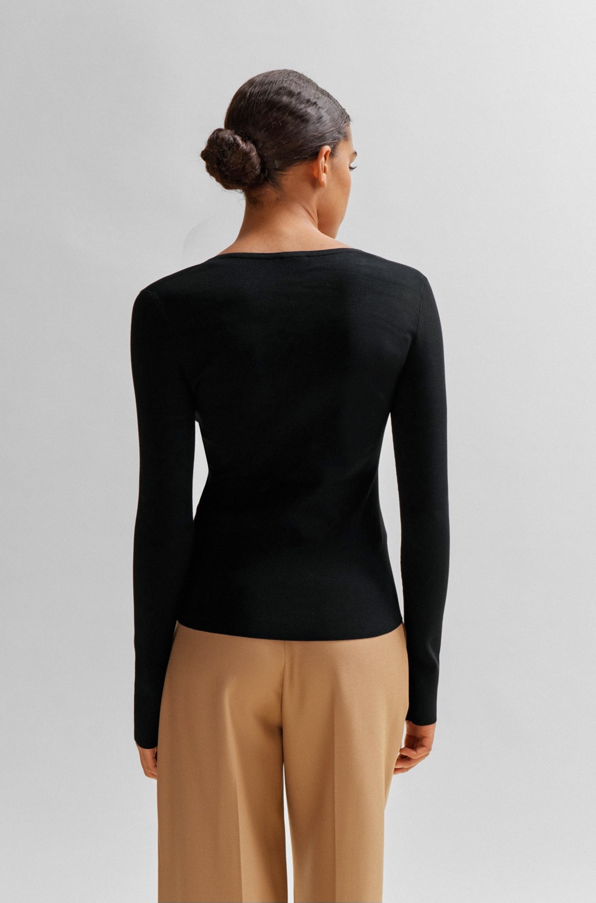 KNITTED SWEATER WITH A RIBBED STRUCTURE - 4