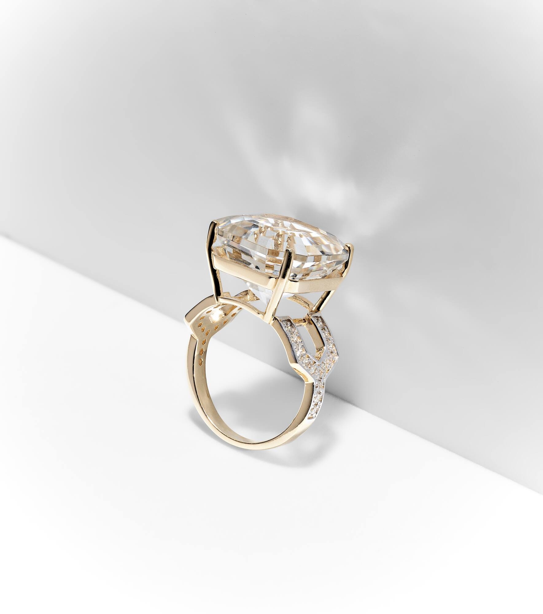 14kt gold ring with quartz and diamonds - 5