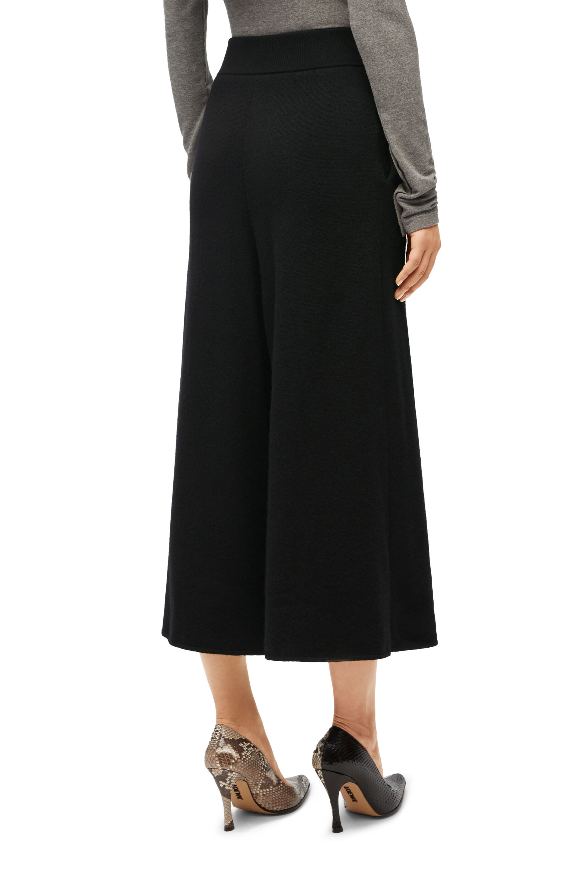 Cropped trousers in cashmere - 4