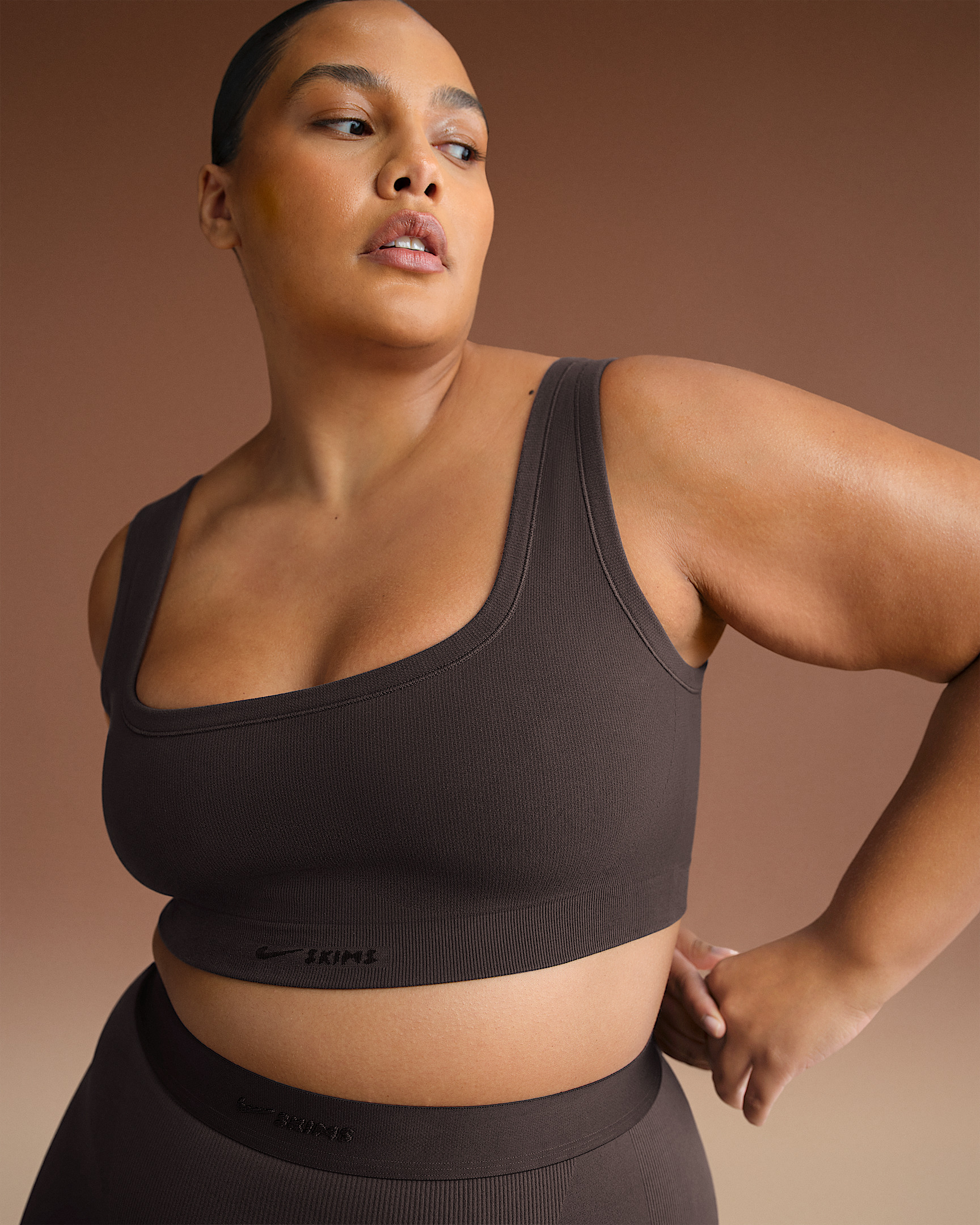 NikeSKIMS Vintage Seamless Women's Scoop Bra - 7
