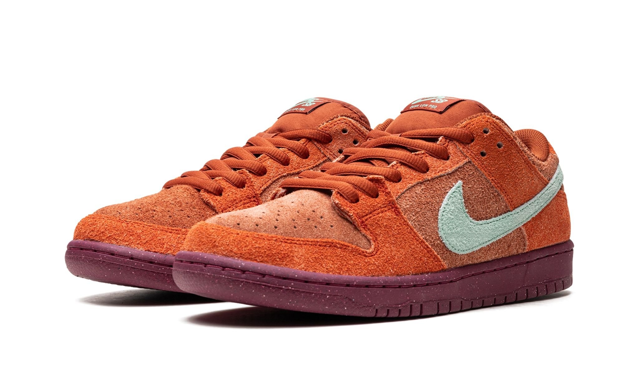 SB Dunk Low Pro Prm "Mystic Red" - 2