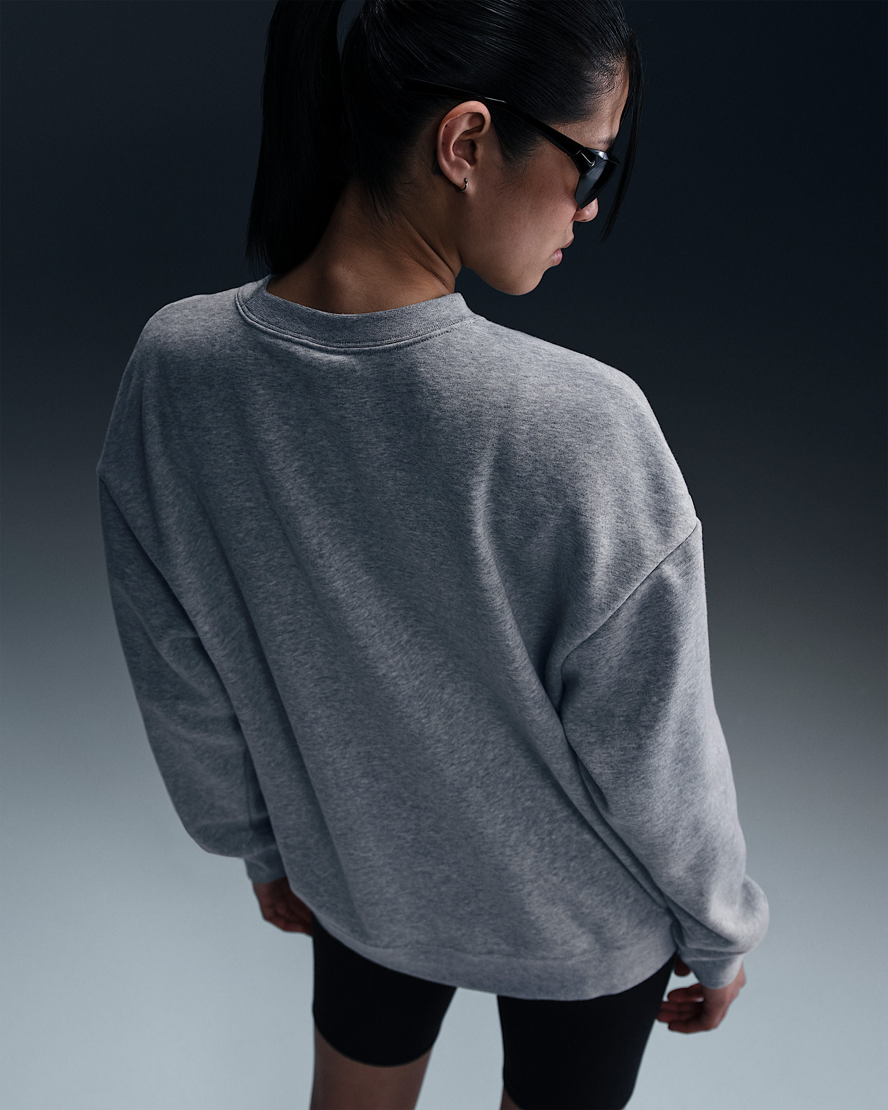 Nike Sportswear Club Fleece Women's Loose Crew-Neck Sweatshirt - 2