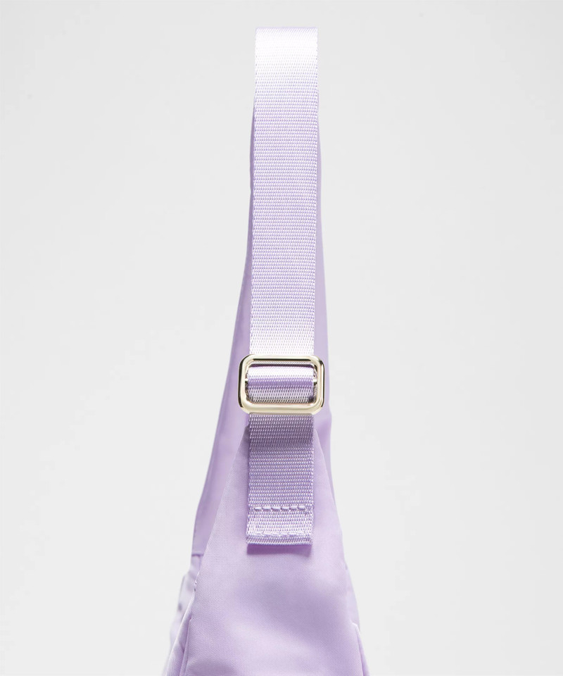 City Essentials Shoulder Bag 4L 4