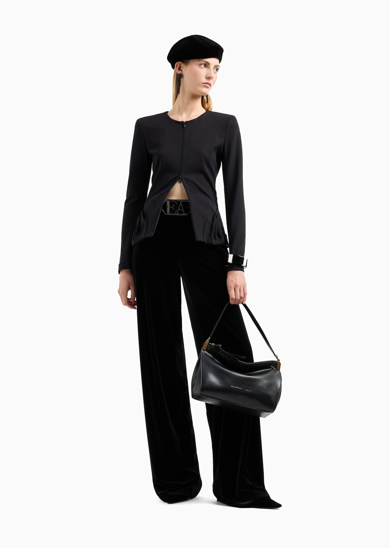 Medium handbag in smooth leather 6