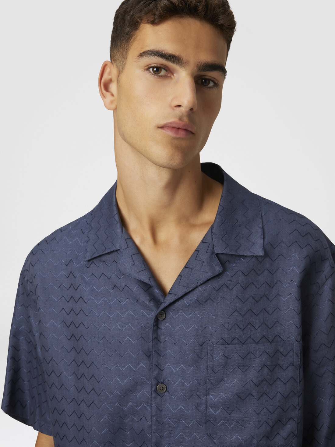 Cotton, viscose and linen bowling shirt with shiny zigzag pattern - 5