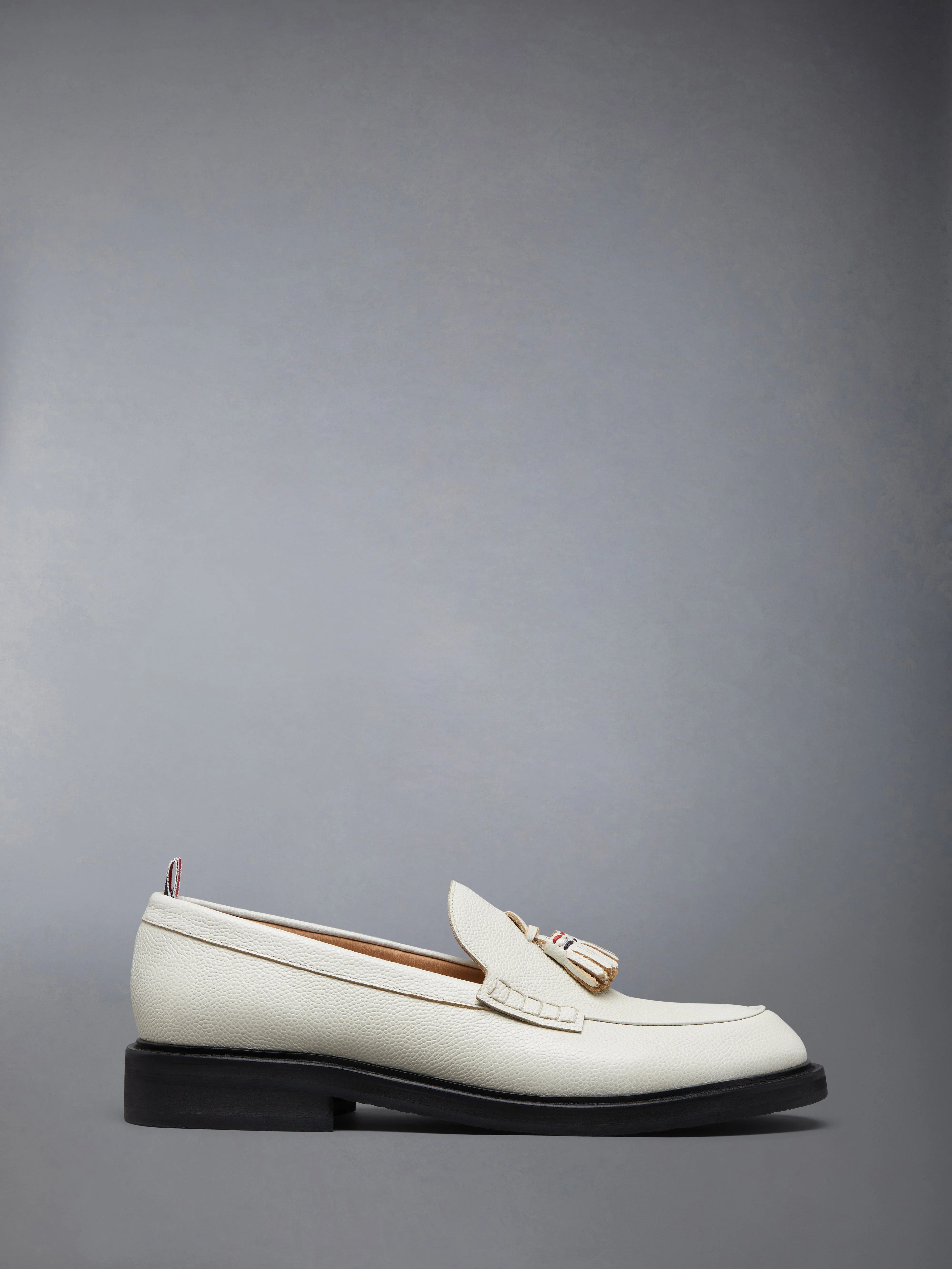 PEBBLE GRAIN RWB RUBBER SOLE TASSEL LOAFER - 1