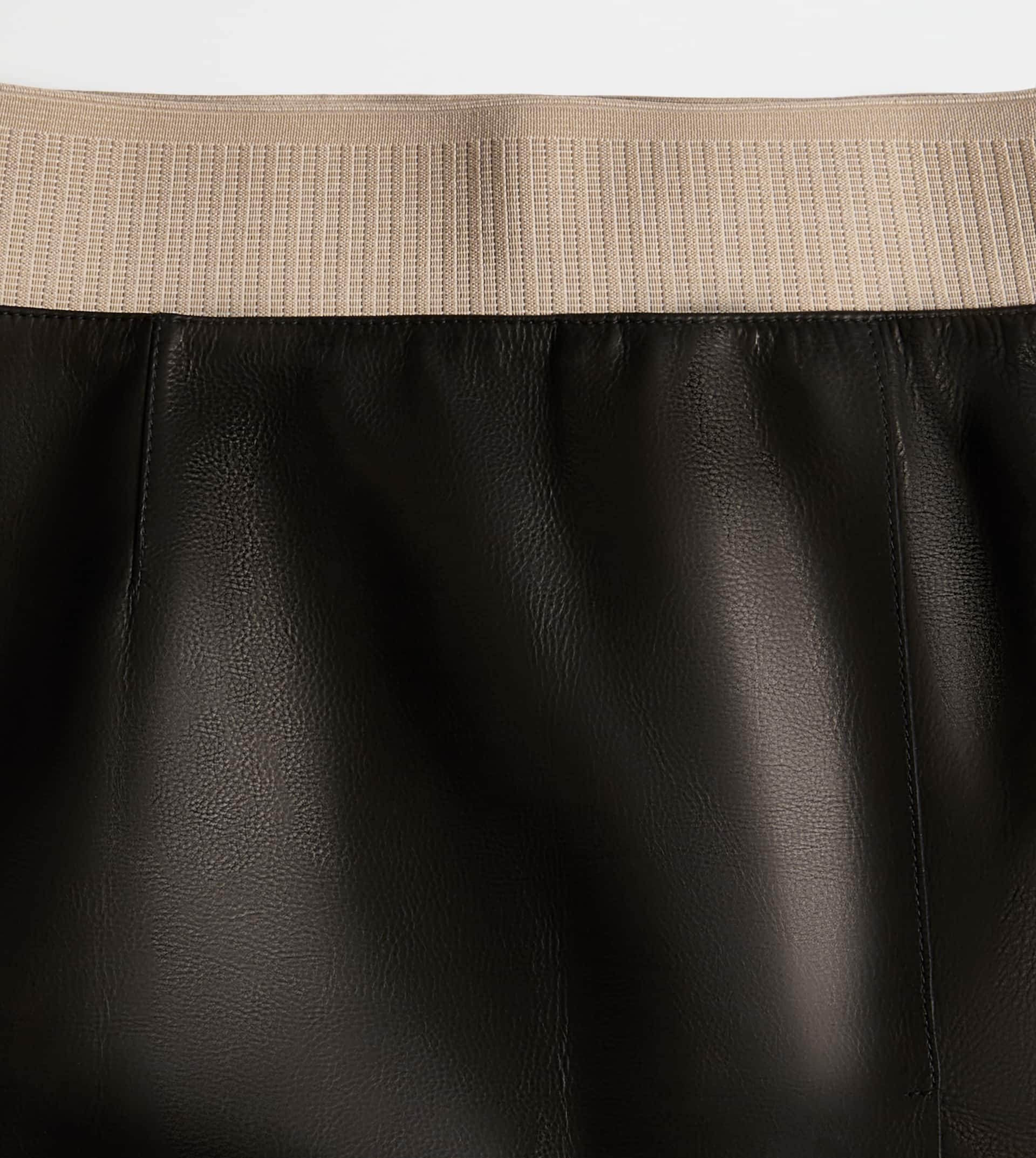 SKIRT IN LEATHER - BLACK - 8