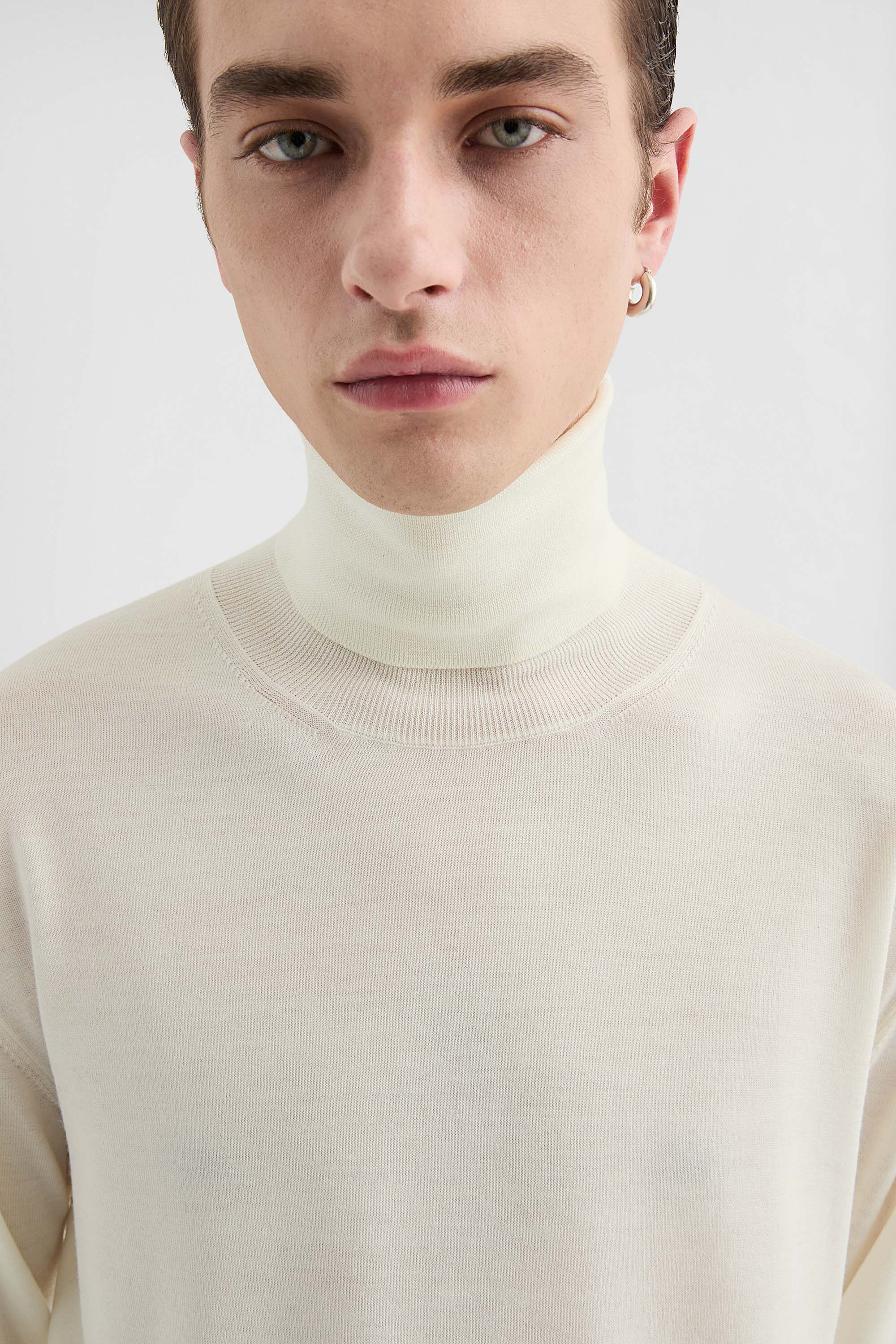 Lightweight High-Neck Sweater - 6