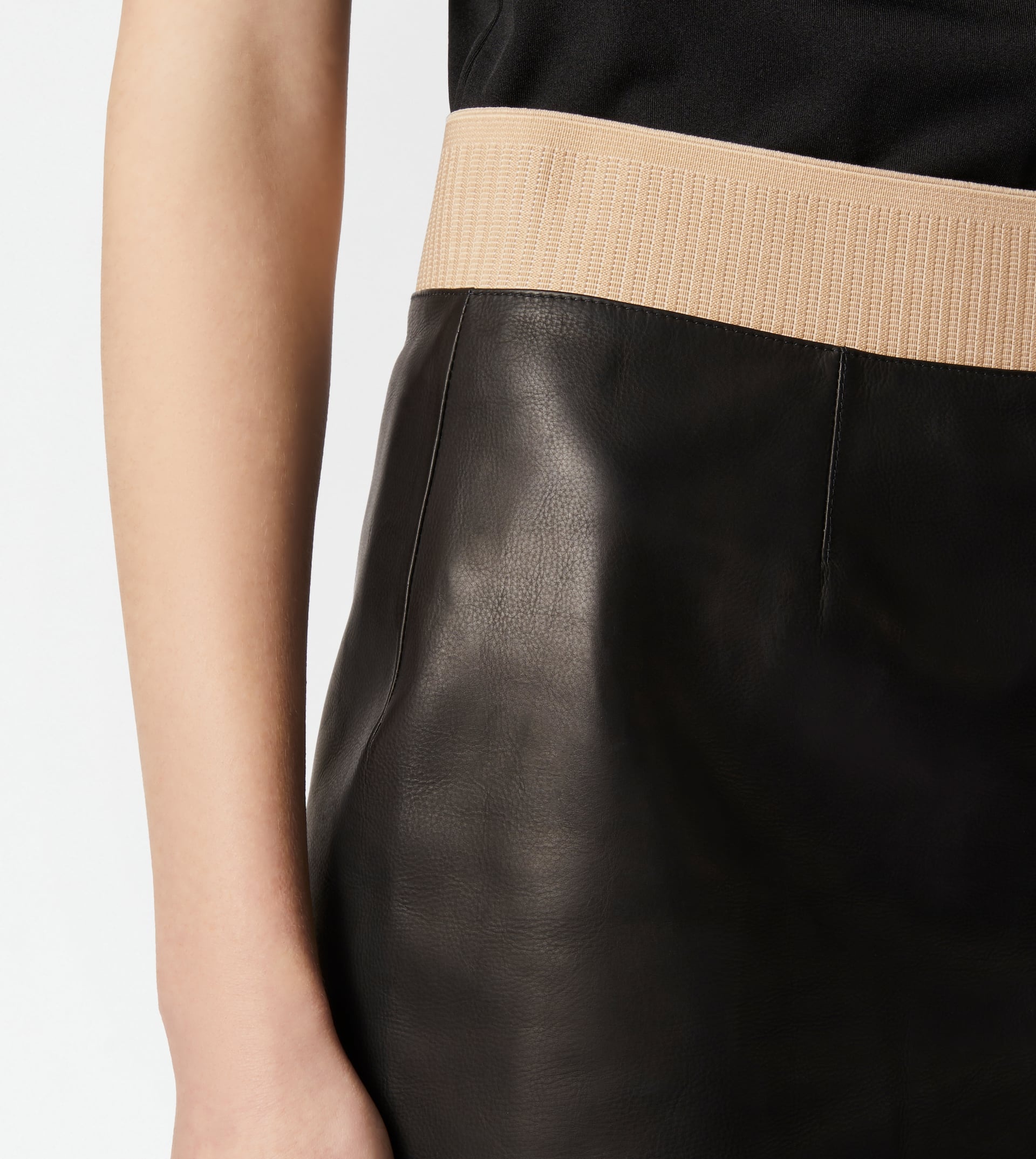 SKIRT IN LEATHER - BLACK - 4