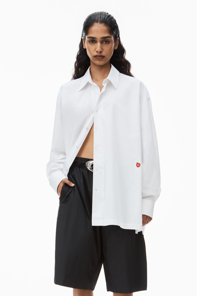 button up boyfriend shirt in compact cotton with apple logo patch 2