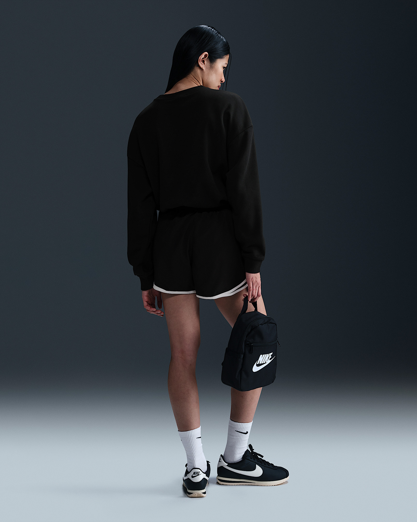 Nike Sportswear Club Fleece Women's Loose Crew-Neck Sweatshirt - 5