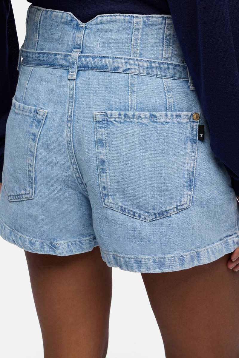 BELTED SHORT in Linen 4