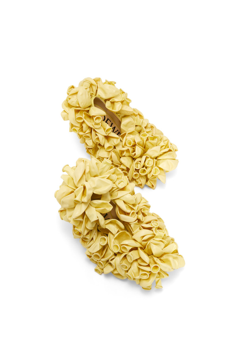 Comic balloon pump in satin 3