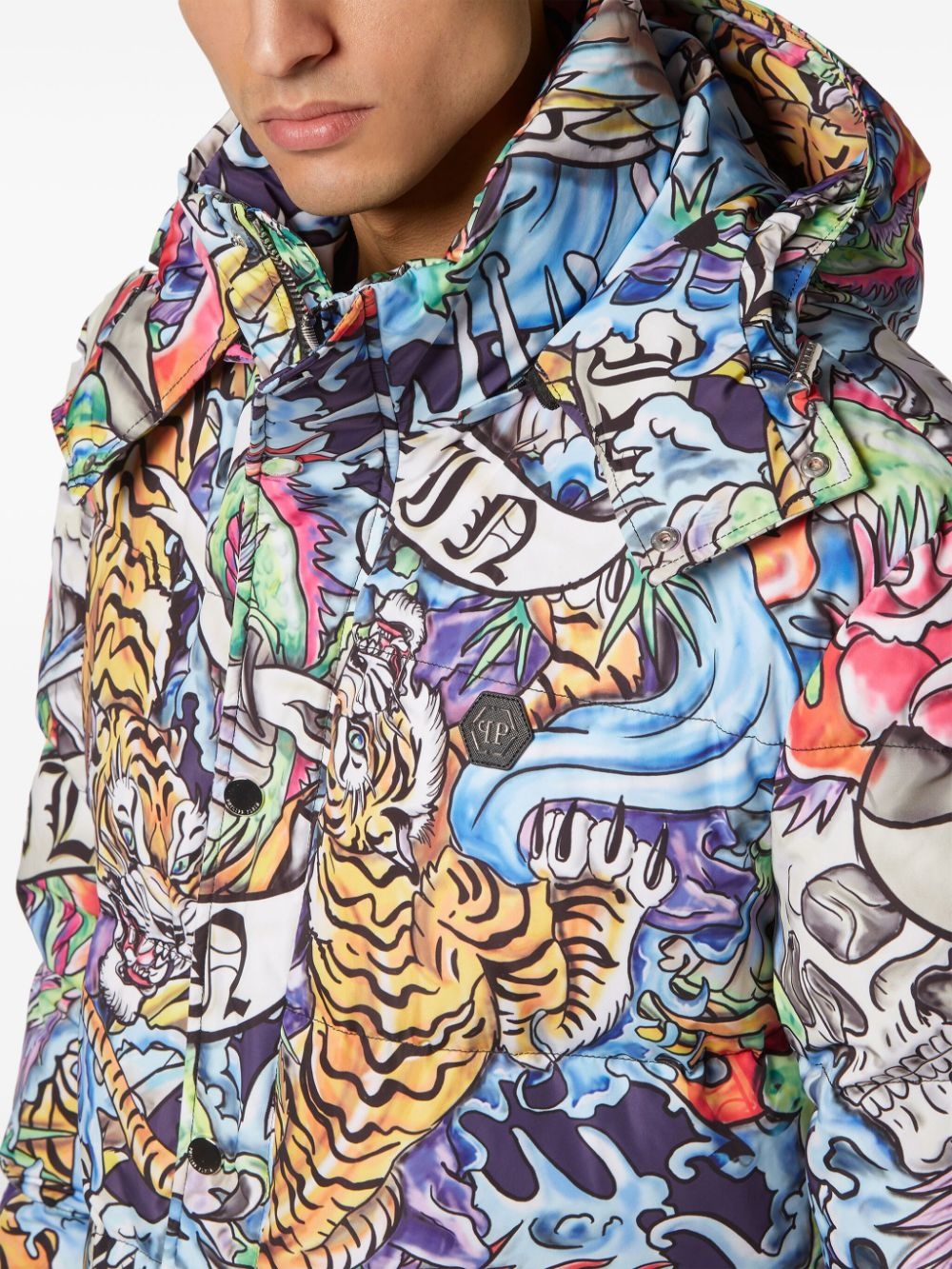 tattoo-print hooded puffer jacket - 5
