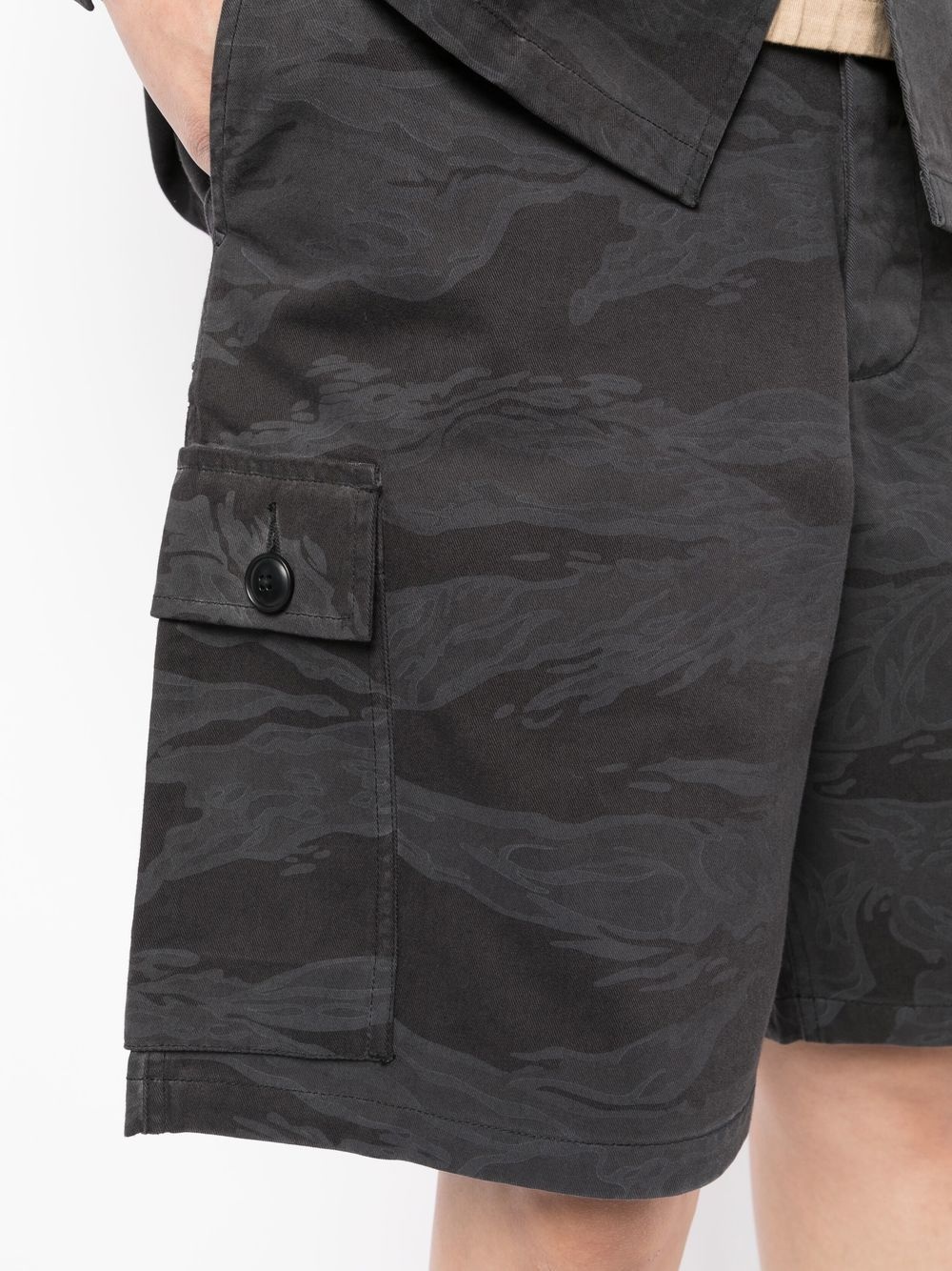 camouflage-print cargo shorts - 5