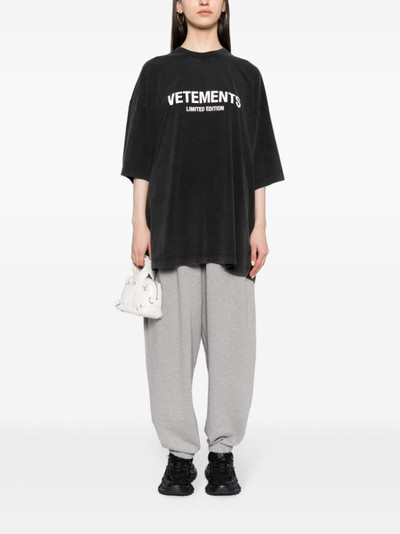 VETEMENTS logo-print cotton T-shirt outlook